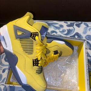Authentic air Jordan 4 retro size 8.5